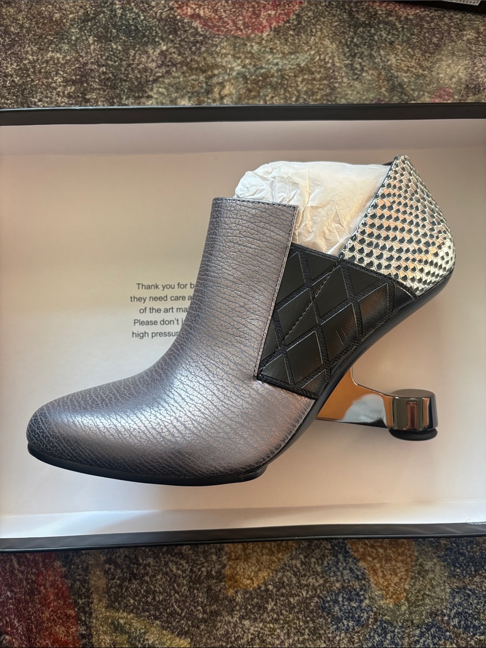 United Nude Metallic Lilac and Black Colorblock Ankle Bootie